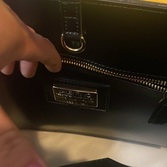 NWT Valentino by Mario Valentino Delphine Super V Tote With Dust Bag - Picture 2 of 8